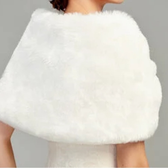 Wait For You Ivory Soft Faux Fur Collar Satin Lined Shawl Wrap - Picture 3 of 7